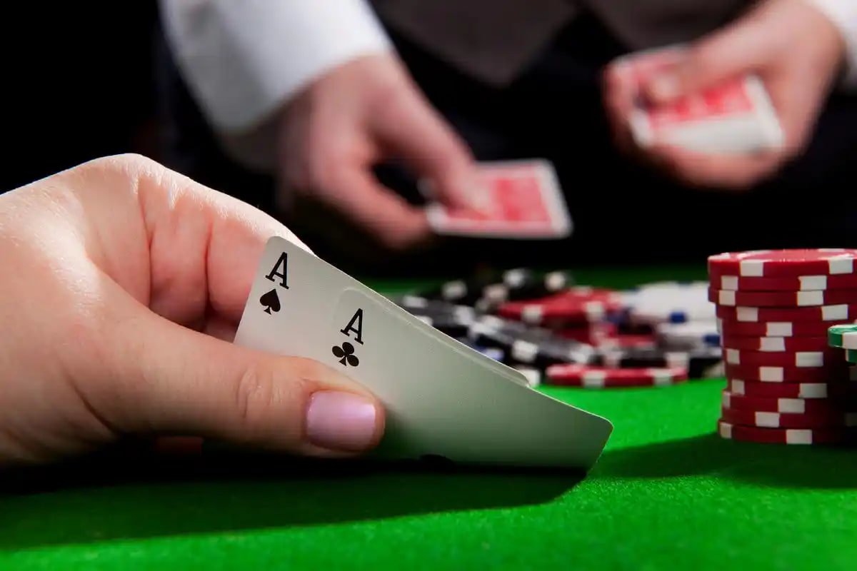 Tampilan grid permainan Gem Saviour dengan simbol permata